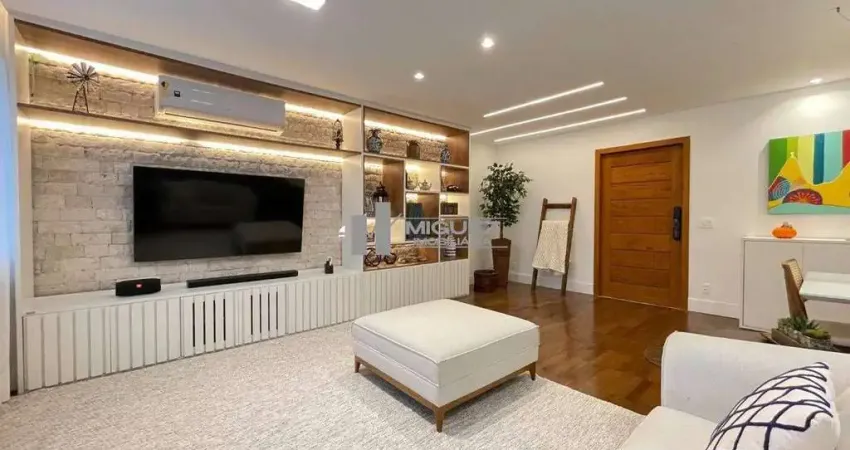APARTAMENTO À VENDA, ESPECTACULAR NA RUA ITACURUÇÁ - TIJUCA, OFERECE SALA EM 2 AMBIENTES, 3 QUARTOS SENDO 1 SUÍTE, BANHEIRO SOCIAL, COZINHA AMPLA, ÁREA DE SERVIÇO E 1 VAGA DEMARCADA NA ESCRITURA.