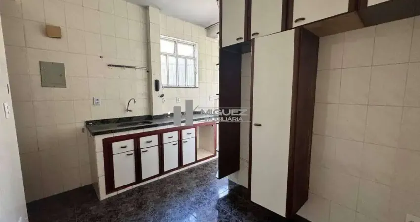 APARTAMENTO VENDO, RUA MARQUÊS DE VALENÇA A 350M (METRÔ SÃO FRANCISCO XAVIER), 1 SUÍTE, 2 QUARTOS, 1 VAGA DE GARAGEM.
