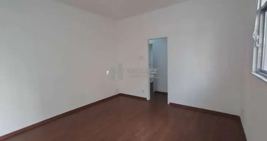 Apartamento garden com 3 quartos, quintal e vaga de garagem disponível na rua engenheiro adel, tijuca.