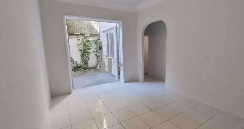Exclusividade!! Apartamento a venda na Rua Vinte Quatro de Maio com sala em dois ambientes 2 quartos banheiro social e 2 areas externas colado ao centro comercial do Meier