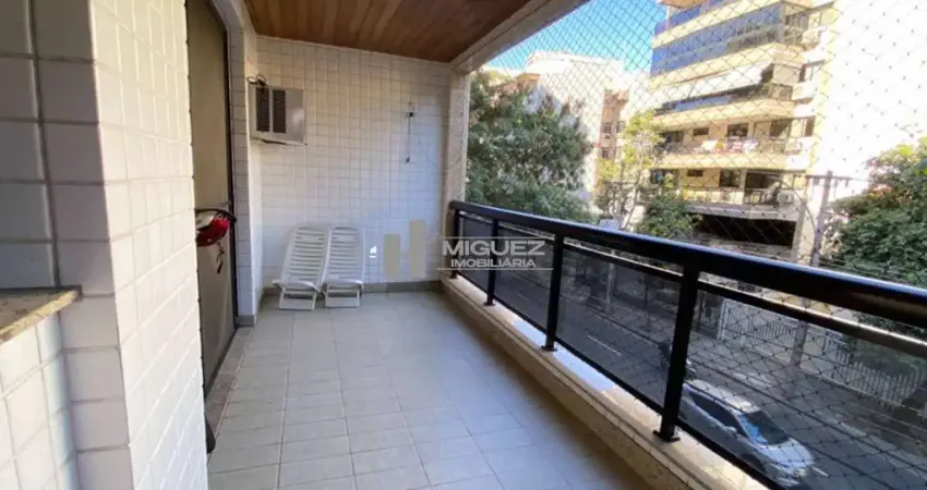 Seu novo lar na tijuca! este apartamento á venda na rua doutor satamini oferece varanda, 3 quartos ( 1 suite) e 2 vagas de garagem. localizado a 350m do metrô afonso pena, é ideal para quem deseja con