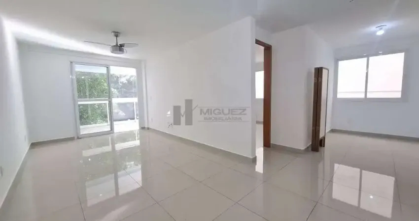 Viva com conforto e estilo! Belíssimo apartamento a venda na Rua Araújo Pena, Tijuca, com varanda, 3 quartos (1 suíte), infraestrutura completa e 1 vaga. Ideal para quem busca qualidade de vida em uma