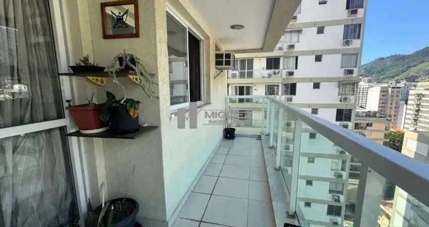 MORAR BEM É MORAR AQUI! APARTAMENTO A VENDA NA RUA GENERAL ESPÍRITO SANTO CARDOSO, TIJUCA, COM VARANDA, SALA, 3 QUARTOS (1 SUITE) E 1 VAGA DE GARAGEM. A APENAS 300m DA PRAÇA DOS CAVALINHOS, OFERECE CO