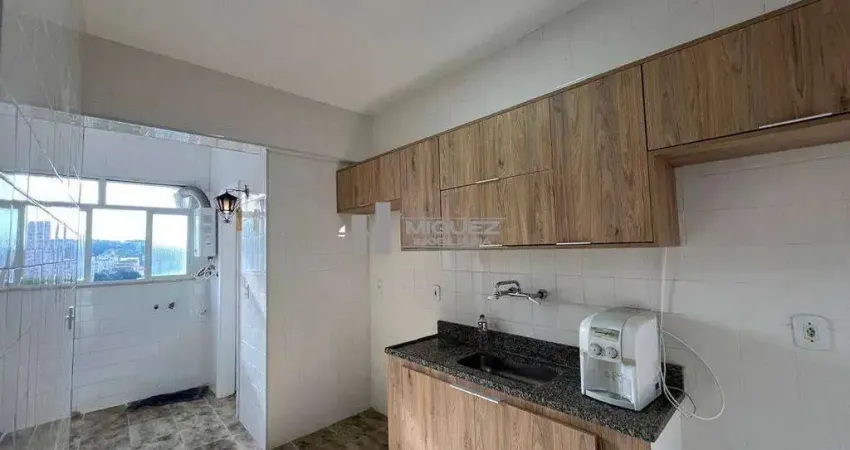 À venda apartamento na Rua Jorge Rudge, no coração de Vila Isabel, 2 quartos, lavabo, cozinha com dependência completa e vaga na escritura.