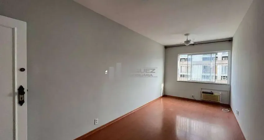 Vende-se apartamento na rua jorge rudge, no bairro de vila isabel, 2 quartos, lavabo, cozinha com dependência completa e vaga na escritura.