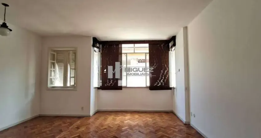 A venda apartamento na rua Citiso, próximo à praça Del Vecchio, 2 quartos, suíte.