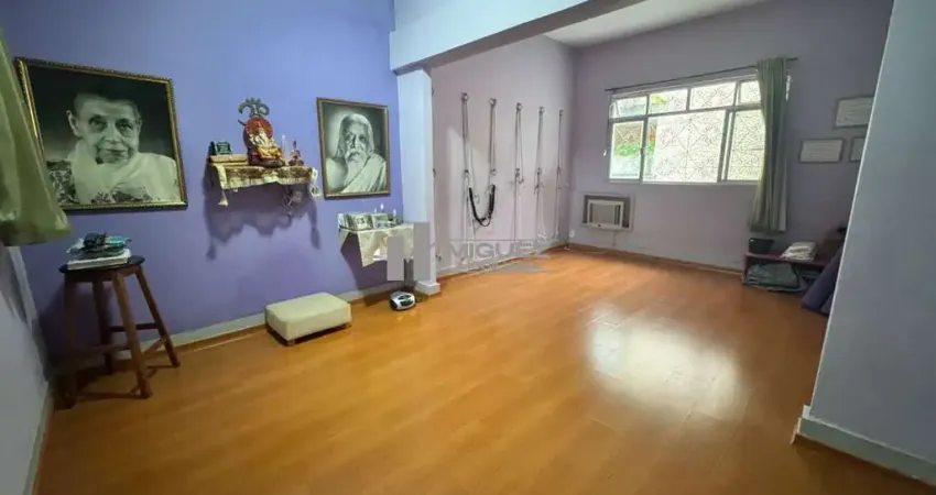 Seu lar dos sonhos está aqui! esta casa duplex a venda na rua grajaú, oferece 156m², 6 quartos e 1 vaga de garagem. a apenas 3 minutos da praça edmundo rego, é a escolha perfeita para quem busca ampl