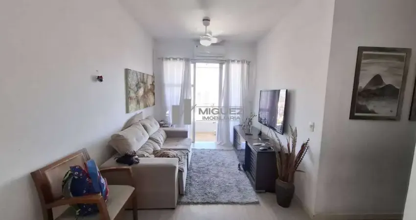 Conforto e praticidade esperam por você! Este apartamento à venda na Tijuca, no Condomínio Santa Amélia, oferece varanda, 2 quartos, sala, cozinha, banheiro e vaga. Com infraestrutura total, é a escol