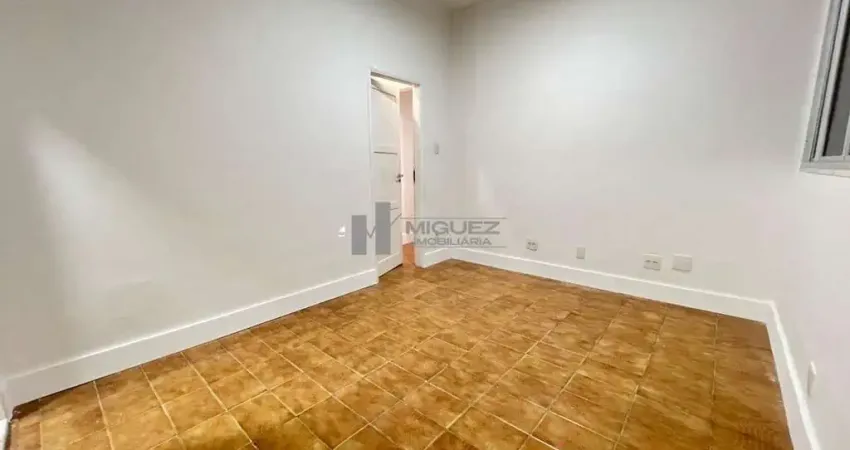 Apartamento  Térreo a venda - Tijuca -Sala em 2 ambientes, 3 quartos, banheiro social, ampla cozinha, área de serviço - Rua Benevenuto Berna