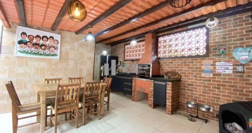 Oportunidade única! Casa à venda na Tijuca, com 3 quartos (1 suíte), área gourmet e 1 vaga, próxima ao Metrô São Francisco Xavier e Praça Saens Pena. Sofisticação e conforto esperam por você. Contate-