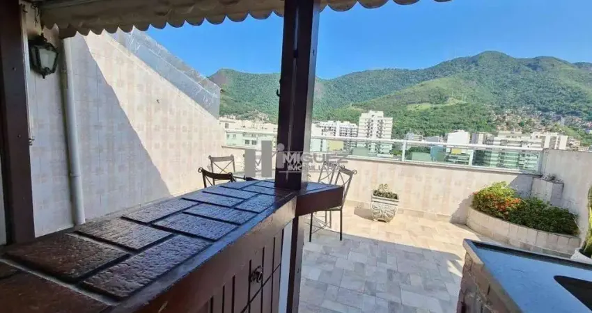 Na Tijuca, uma cobertura duplex à venda com 4 quartos (1 suíte) e 2 vagas na escritura, pertinho do Metrô Uruguai. Ideal para viver com conforto e praticidade. Fale conosco e agende sua visita!