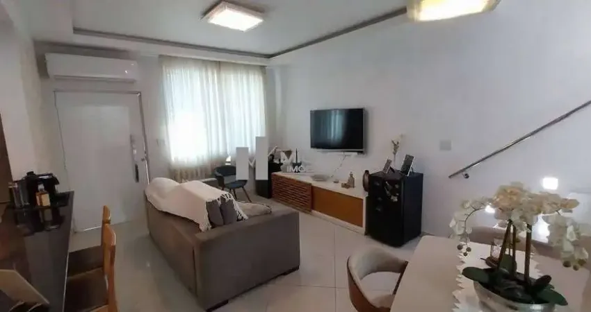 Na Tijuca, uma casa à venda com 4 quartos (1 suíte) e 2 vagas de garagem na escritura, pertinho do Shopping Tijuca. Espaço e praticidade para sua família. Contate-nos hoje e venha conhecer!