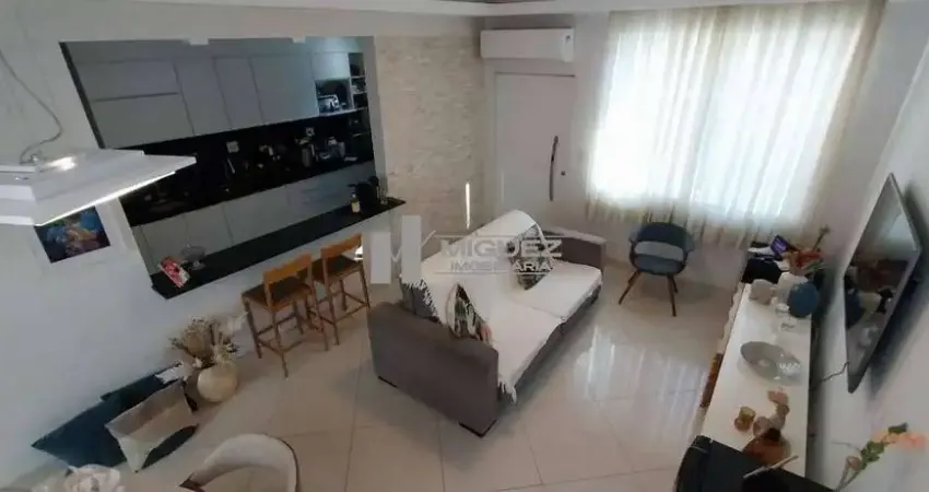 Oportunidade única! Casa à venda na Tijuca com 4 quartos (1 suíte) e 2 vagas na escritura, próxima ao Shopping Tijuca. Perfeita para quem valoriza conforto e localização. Fale conosco e agende sua vis