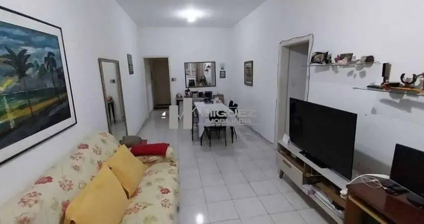 Apartamento à venda na Tijuca, colado à Praça Afonso Pena e ao Metrô Afonso Pena! São 3 quartos, incluindo 1 suíte, e 1 vaga de garagem. Localização imbatível para quem busca praticidade e conforto. E