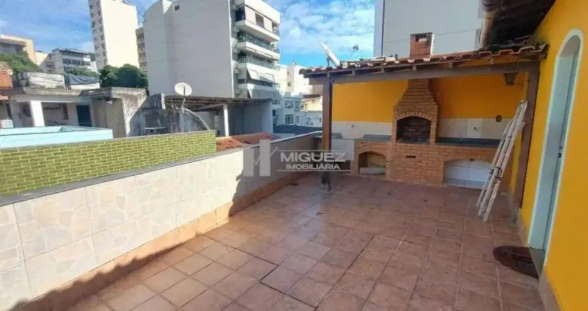 Apartamento tipo casa à venda na Tijuca, próximo à Praça e ao Metrô Afonso Pena! Com 3 quartos e 1 vaga de garagem, é ideal para quem busca conforto e mobilidade. Entre em contato agora e venha conhec