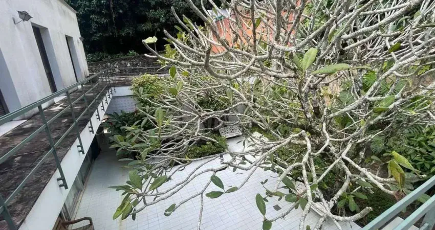 Oportunidade única! casa à venda na rua da selva, alto da boa vista. duplex com 440m², salão em 4 ambientes, escritório, 4 quartos e garagem para 3 carros. segurança e conforto junto à floresta da tij