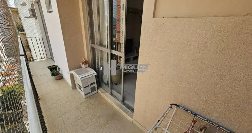 Na Tijuca, uma cobertura duplex à venda com 3 quartos (1 suíte) e 2 vagas, pertinho do Shopping Tijuca. Prédio com infra total e portaria 24h. Ideal para viver com estilo. Fale conosco hoje!