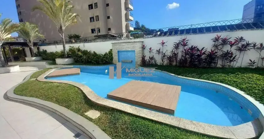Apartamento à venda na Tijuca, com varandão, 2 quartos (1 suíte) e garagem. Prédio com lazer completo, próximo ao Shopping Tijuca e metrô, em área com farto comércio. Ideal para quem busca conforto e 