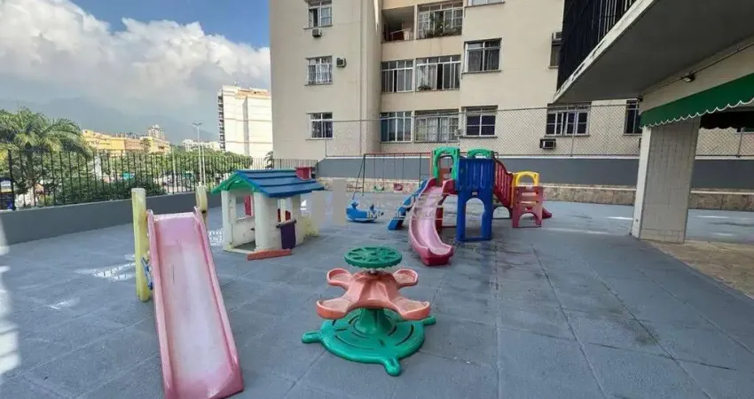 No Maracanã, um apartamento à venda com 1 suíte e closet, banheiro social e 1 vaga na escritura, próximo ao Boulevard 28 de Setembro. Localização e praticidade para você. Contate-nos e conheça!