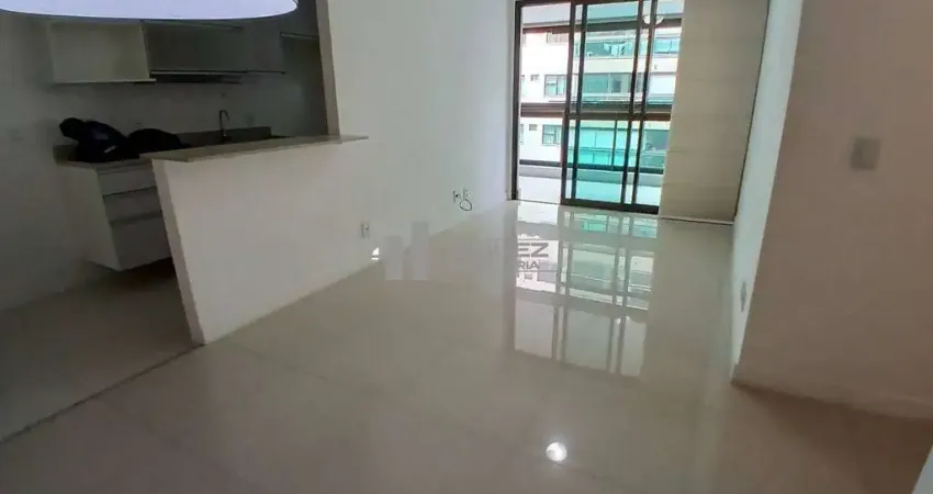 Oportunidade à venda na Rua do Bispo, Tijuca! Apartamento com 2 quartos, sendo 1 suíte, 1 vaga na escritura e prédio com toda a infraestrutura que você merece. Não perca tempo, contate-nos hoje!