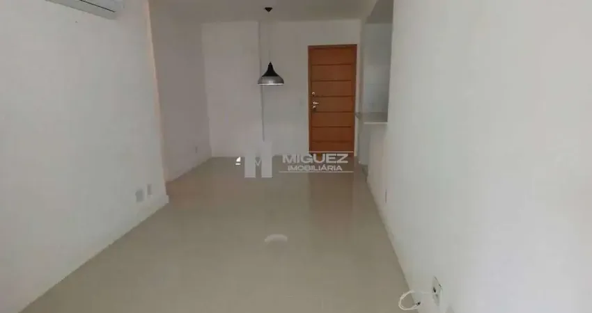 Na Tijuca, um apartamento à venda que é a sua cara: 2 quartos (1 suíte), 1 vaga garantida na escritura e infraestrutura total no condomínio. Localização privilegiada na Rua do Bispo. Ligue já e agende