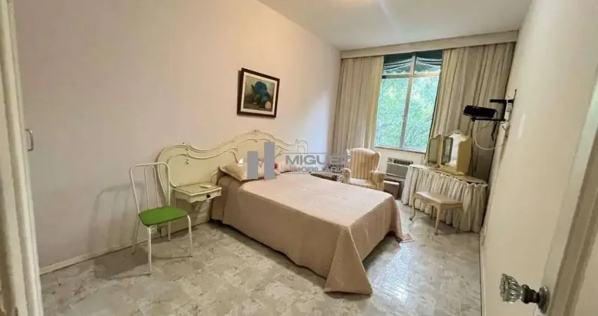 Na Tijuca, próximo ao metrô Afonso Pena: apartamento à venda com 109m², 3 quartos (1 suíte) e vaga de garagem. Ideal para quem busca espaço e praticidade.