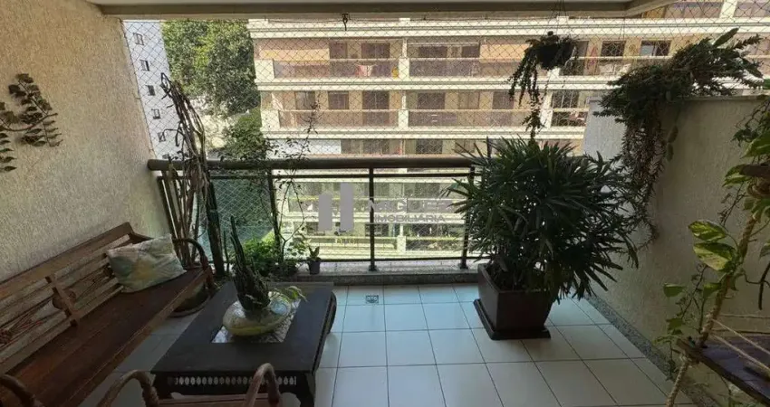 Apartamento à venda no Condomínio Florença, Tijuca! Varanda, sala em 2 ambientes, 3 quartos (1 suíte), copa-cozinha e 1 vaga de garagem na escritura. Infraestrutura completa e decoração impecável. Age