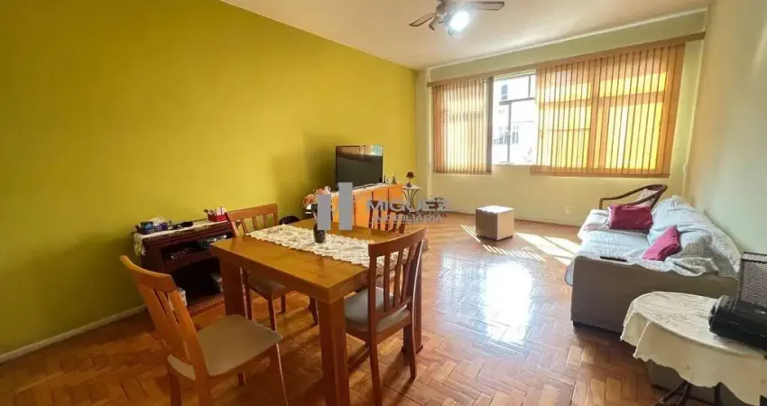 Apartamento a venda - salão, 3 quarto sendo 1 suíte, banheiro social, ampla cozinha, dependências completas, 1 vaga de garagem - Rua Professor Gabizo poucos passos do metrô Afonso pena.