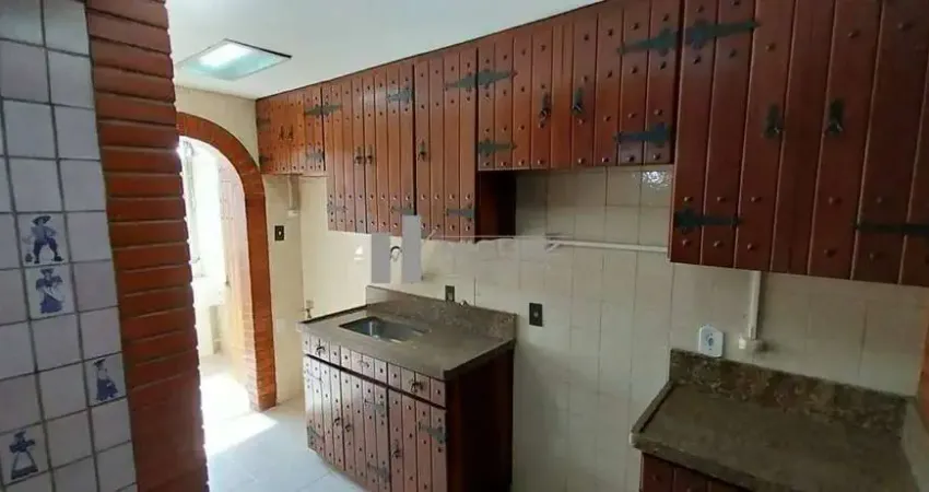 Rua do Bispo, apenas 1 quadra da Praça Afonso Pena, Tijuca. Apartamento à venda, 2 quartos com vaga. Código 22323