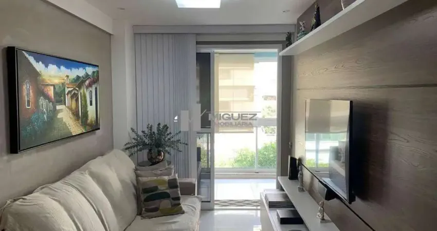 Na Tijuca, apartamento à venda na Rua Araújo Pena, próximo ao metrô e Largo da Segunda-Feira. Varanda, 2 quartos em localização imbatível. Ligue hoje e venha conhecer!
