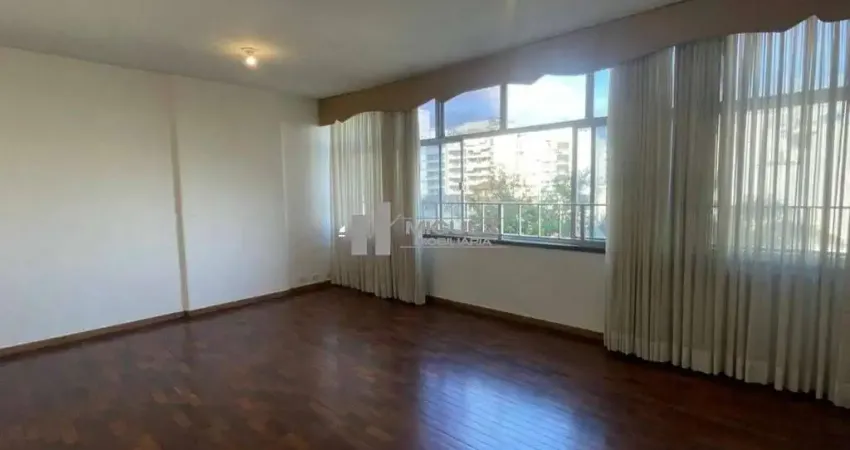 À venda na Rua Campos Sales, Tijuca: apartamento com sala em 2 ambientes, 4 quartos, incluindo suíte, e vaga na escritura. Viva com espaço e praticidade! Entre em contato hoje.