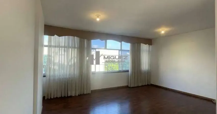Apartamento à venda na Rua Campos Sales, Tijuca! Sala em 2 ambientes, 4 quartos (1 suíte) e vaga na escritura. Espaço e conforto em localização estratégica. Ligue agora e conheça!