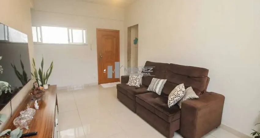 Cobertura compacta à venda na Rua Riachuelo. São 2 quartos e 70m² em um imóvel prático e bem localizado no Centro da cidade.