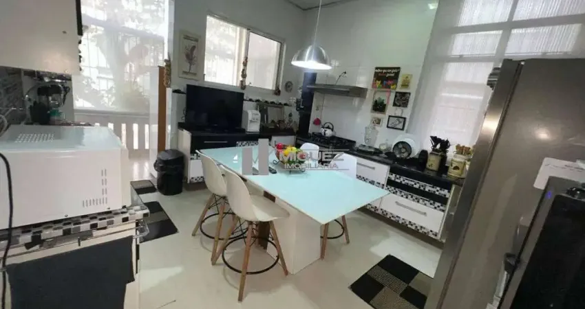 Tijuca, Rua Bom Pastor: casa duplex à venda com 4 quartos, piscina, 2 cozinhas e garagem. Localizada a apenas 500m do metrô Uruguai.