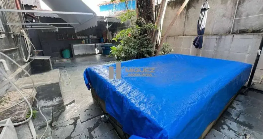 Espaço e localização: casa duplex à venda na Tijuca com 4 quartos, 2 cozinhas, piscina, área externa e garagem. Rua Bom Pastor, a poucos minutos do metrô Uruguai.