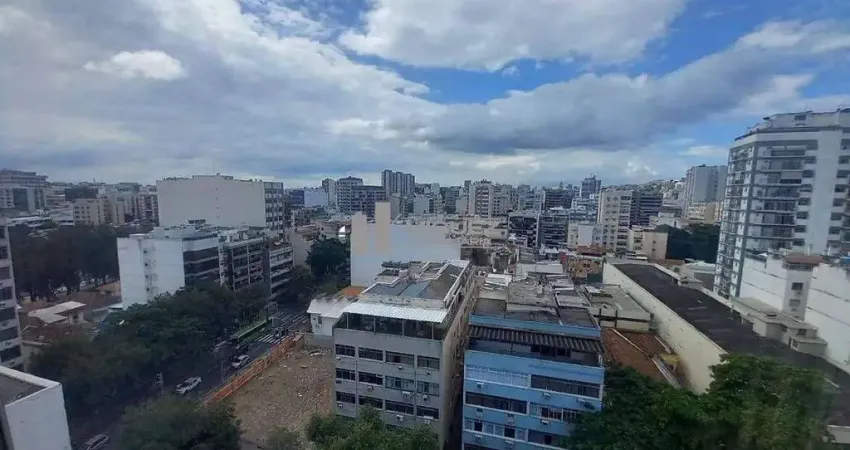Apartamento à venda com 130m² - Tijuca, Avenida Melo Matos, 4 quartos (sendo 1 suíte), 2 vagas na escritura, próximo ao Metrô Afonso Pena, com vasto comércio
