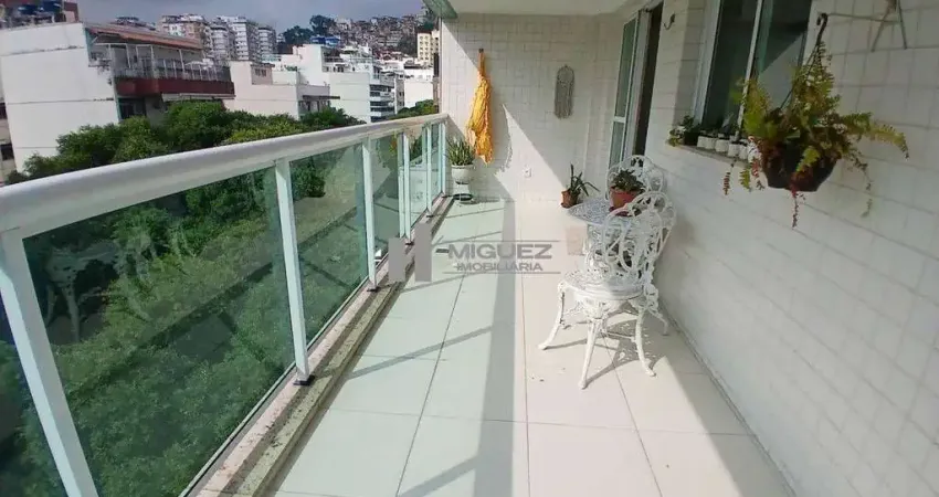 Apartamento à venda na Rua Araújo Pena, Tijuca. Varandão, 3 quartos (1 suíte), 2 vagas na escritura e infraestrutura completa no condomínio. Oportunidade para quem busca conforto e praticidade.