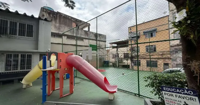 À venda no méier, casa de vila com 2 quartos, sala ampla e vaga. localizada na vila são jorge, a 500 metros da dias da cruz. excelente opção para quem busca praticidade e segurança.
