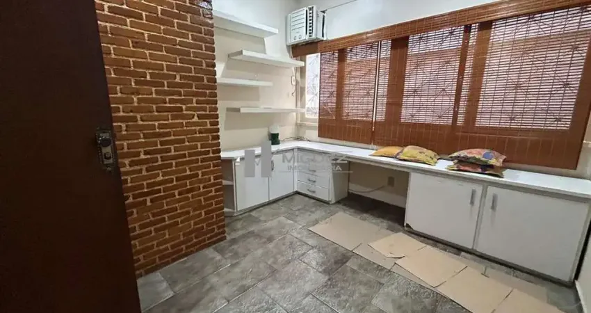 Quarto e sala localizado próximo a praça Saens Pena