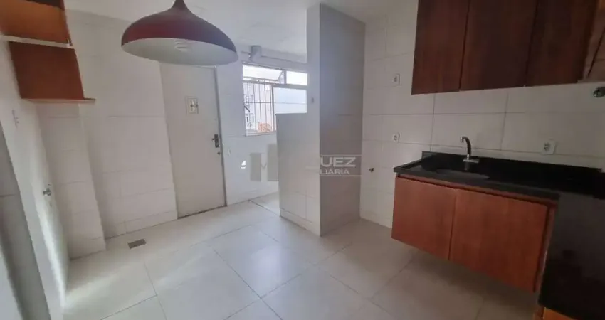 Na Tijuca, apartamento à venda na Rua Barão de Itapagipe, pertinho do Metrô Afonso Pena. São 2 quartos, suíte e vaga garantida. Ideal para viver com comodidade e mobilidade. Fale conosco!