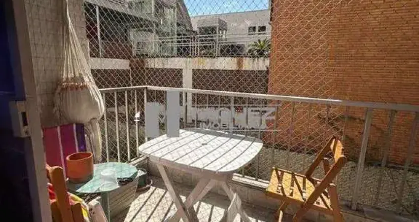 Na tijuca, imóvel à venda com varanda, 2 quartos (1 suíte) e vaga na escritura. rua paralela à haddock lobo, com ótima infraestrutura e localização estratégica.