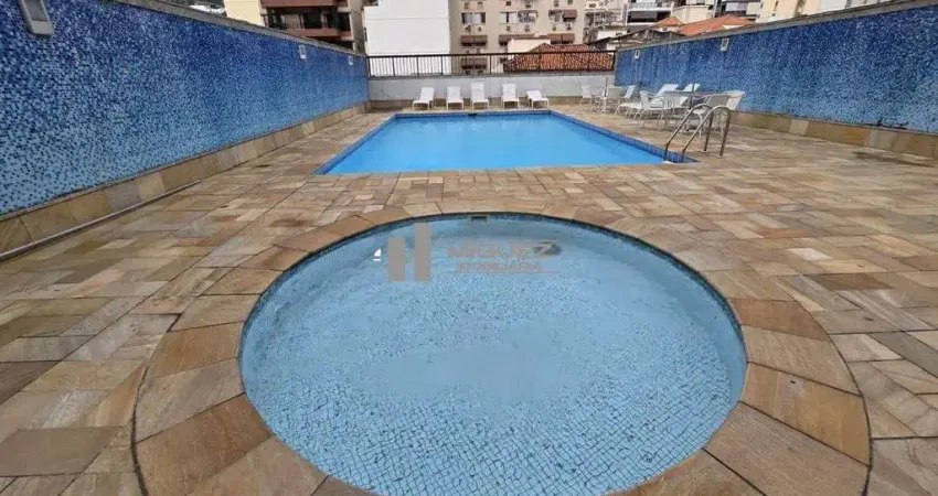 Apartamento à venda na Tijuca com 2 quartos (1 suíte), varanda e 2 vagas na escritura. Condomínio com infraestrutura completa, a poucos metros do Metrô Uruguai.