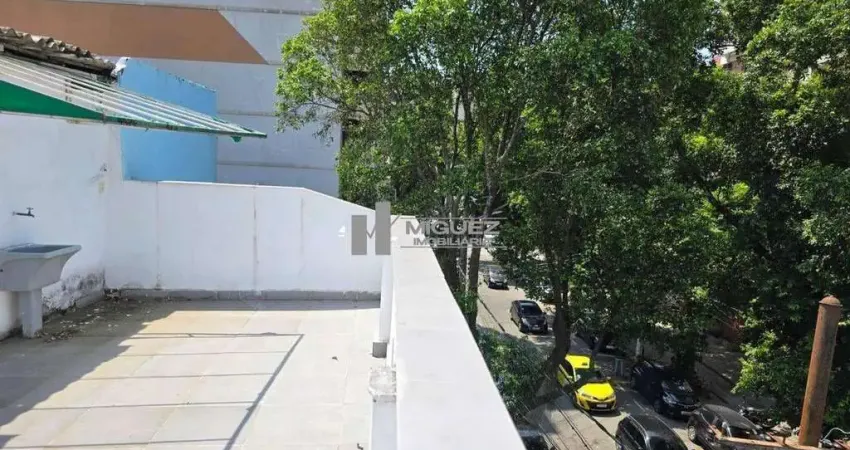 Oportunidade na tijuca! casa à venda com 3 quartos, garagem e terraço, a apenas uma quadra do metrô. viva com conforto e mobilidade. entre em contato agora!