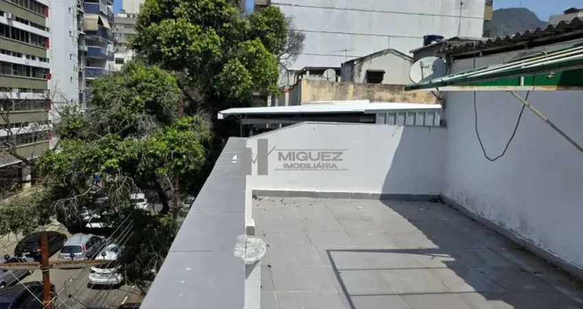 Imperdível! casa à venda na rua afonso pena, tijuca, a uma quadra do metrô. 3 quartos, garagem e terraço para momentos únicos. conforto e localização perfeita. fale conosco!