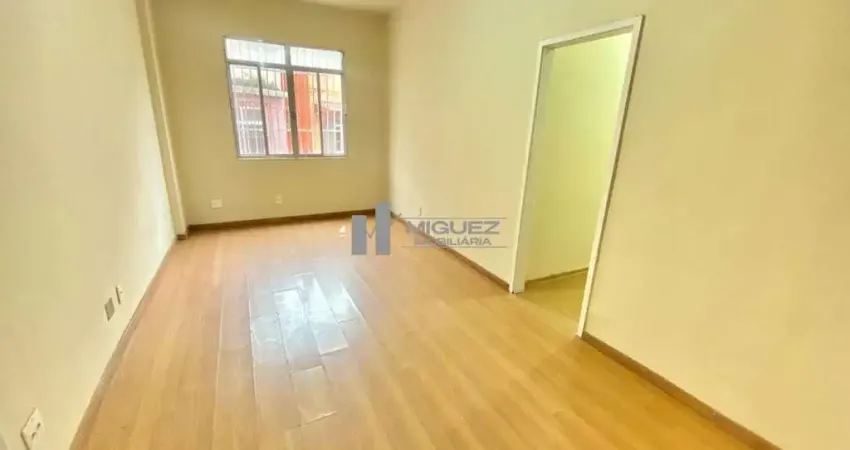 Oportunidade na tijuca: 2 quartos, em frente ao shopping, perto do metrô e com portaria 24h