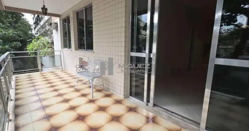 Apartamento a venda, rua carvalho alvim (tijuca). varanda, 3 quartos (1 suíte), 1 banheiro social, copa cozinha, dependências completas - 120 m² - 2 vagas escritura. próximo ao metrô.