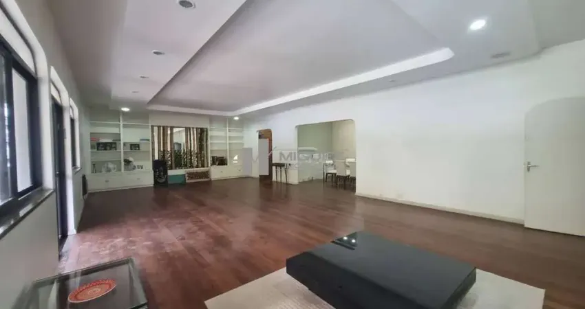 Tijuca, apartamento à venda com 300m², 5 quartos, 2 suítes, 5 banheiros, varandas e 3 vagas. localização privilegiada na rua helion póvoa, esquina com rua itacuruça, a 400m do metrô uruguai.
