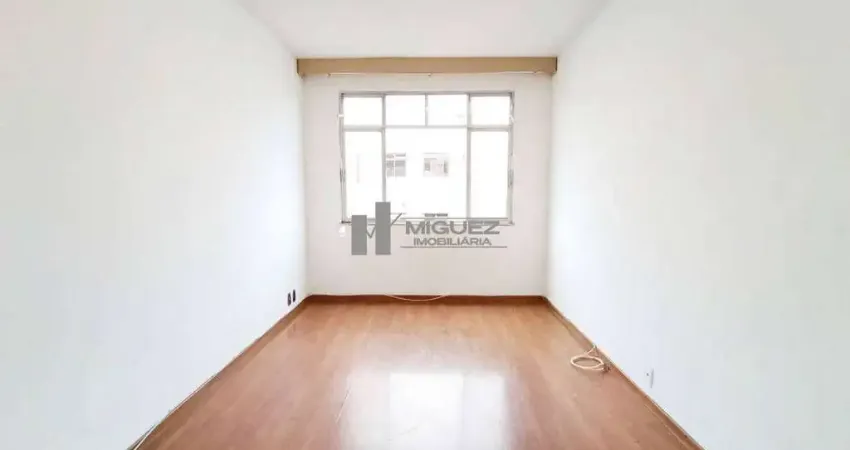 Cobertura à venda na rua cambaúba, com 2 quartos e sala ampla. localização estratégica, próxima ao comércio e ao iate clube jardim guanabara. entre em contato para mais informações.