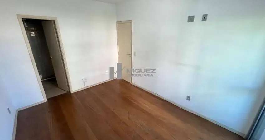 Apartamento à venda na rua doutor satamini, a poucos passos da praça afonso pena. imóvel com varanda, 3 quartos (1 suíte) e 1 vaga na escritura. excelente opção em localização valorizada da tijuca.