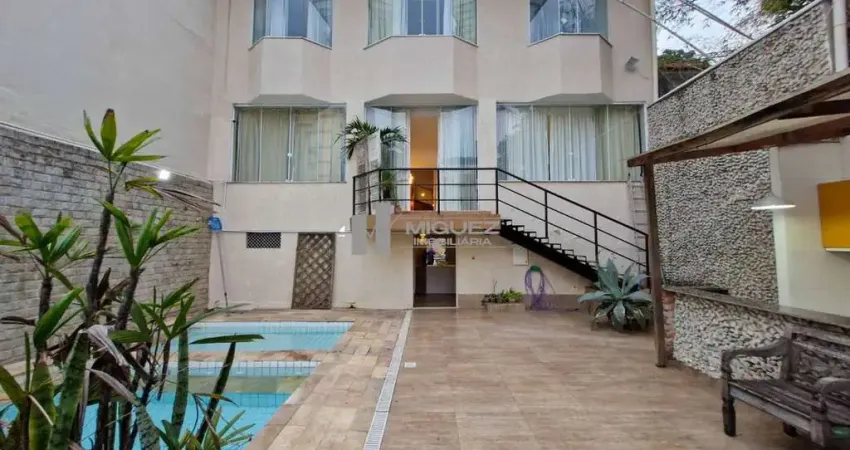 Casa à venda, rua maria amália, tijuca. 5 quartos sendo 4 suítes, área externa piscinas e churrasqueira. 2 vagas. código 22833